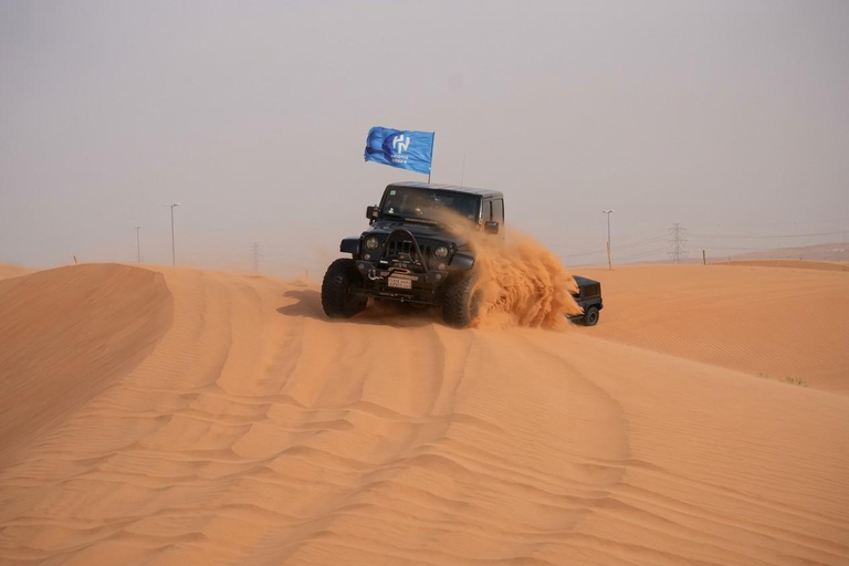Riyadh: Private 4x4 Desert Safari, Sandboarding & Sunset Wrangler Safari Trip (up to 3 people)