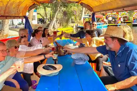 CDMX: Festa Trajinera no Xochimilco: bebidas, música e tacos