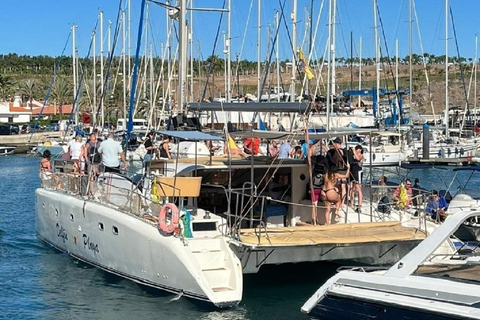 Gran Canaria: Catamaran trip with drinks, lunch, and snorkeling Gran Canaria Private Catamaran Excursion with Drinks, Lunch, and Snorkeling