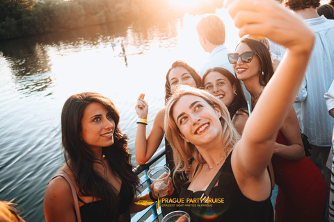 Prag: Silvester-VIP-Boat-Party + EPIC ClubPrag: VIP-Silvesterparty auf einem Boot + EPIC Club