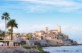 Von Nizza aus: Antibes & St. Paul de Vence Tour mit Weinverkostung