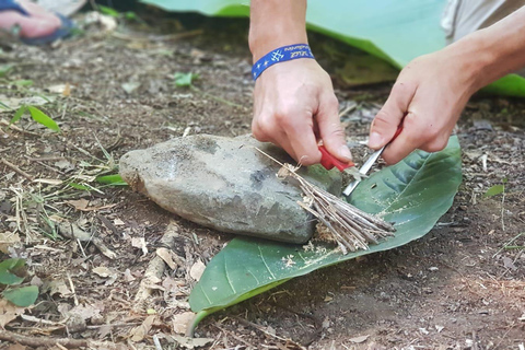 Corso di sopravvivenza nella foresta primaria vicino a Luang Prabang.