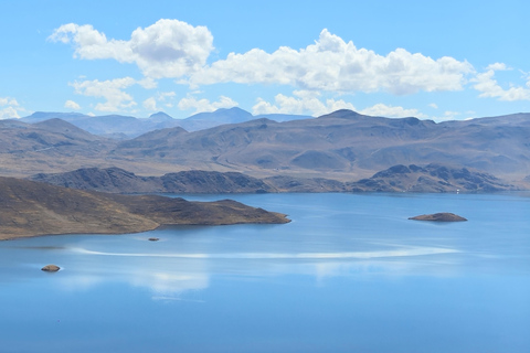 Puno - Chivay Route among Lagoons, Vicuñas, and Volcanoes Route between Lagoons, Vicuñas and Volcanoes Puno - Chivay