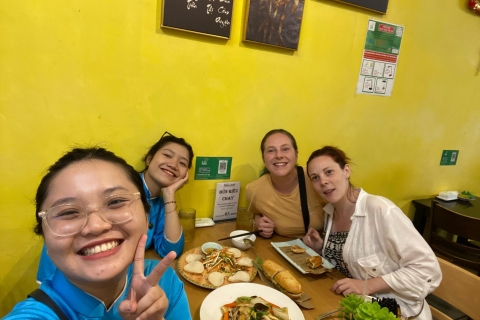 Ho Chi Minh: visite gastronomique en moto avec des conductrices entièrement fémininesVisite en petit groupe avec prise en charge à l'hôtel des districts 1, 3 et 4