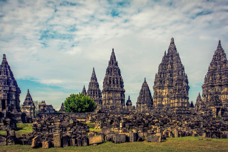 Yogyakarta: Prambanan Temple Guided Tour with Entry Ticket Private Transfer – Prambanan Temple (Multilingual Guide)