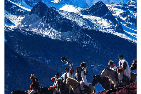 Lijiang: Yulong Snow Mountain, Blue Moon Valley & Show Yakniuping Cableway + "Impression Lijiang" live performance