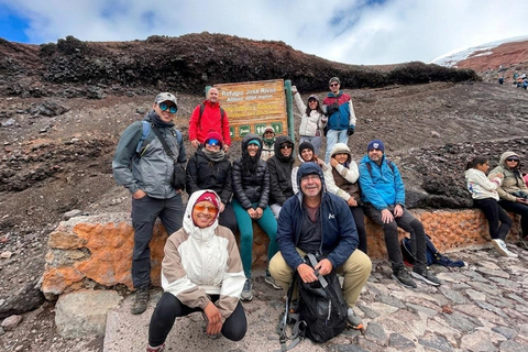 Cotopaxi: All-Inclusive Sightseeing Tour with Visit to Limpiopungo Lagoon Cotopaxi: All-Inclusive Sightseeing Tour with a Visit to Laguna de Limpiopungo