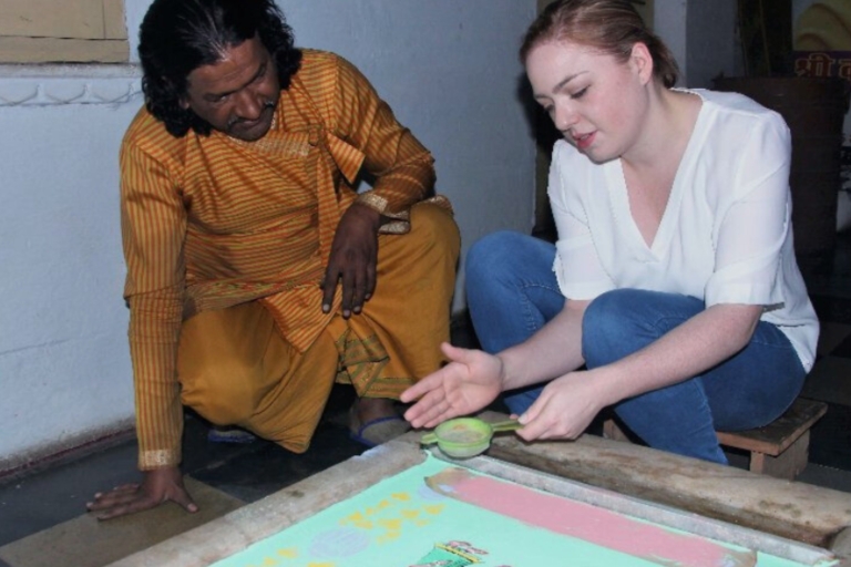 Jalsanjhi von den letzten wenigen Kunsthandwerkern, die auf Wasser malen könnenJenseits der Vorstellungskraft: Jalsanjhi von den letzten wenigen Kunsthandwerkern, die es