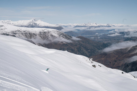 From Queenstown: Cardrona Ski/Snowboard Rentals & Transfer Lift Pass + Snowboard Rentals + Return Queenstown Transfer