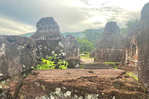 Hoi An: My Son Ruinen; Bus-Boot-Kulturschau-Mittagessen-Guide