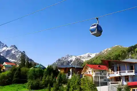 Alles drin: Private Tour Stadtführung+Skigebiet Hymbulak