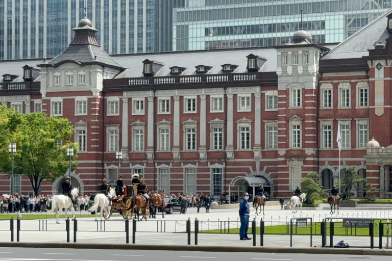 Imperial Palace, Tokyo Station & Tsukiji Market Private Tour