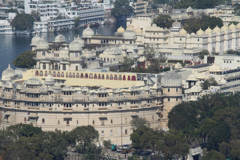 Stadspalatsmuseet Udaipur med guideUtforska det majestätiska stadspalatsmuseet Udaipur med guide