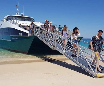 Rosslyn: Great Keppel Island Return Ferry Transfer