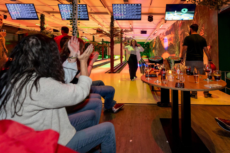 Amsterdam: 1-uur LED Bowling Experience bij Aloha AmsterdamAmsterdam: 1 uur lang LED-bowlingervaring