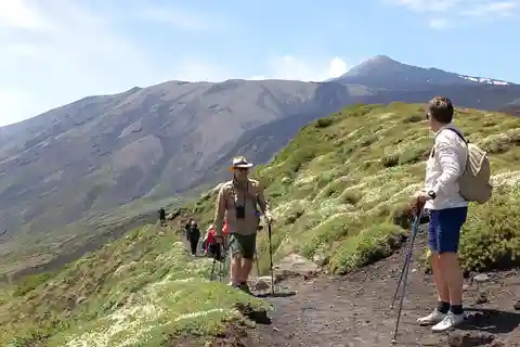 From Siracusa: Etna Full-Day Tour w/ Trek, Wine, and Food