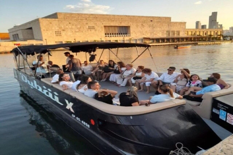 Cartagena: Wycieczka łodzią po zatoce z otwartym barem i DJ-em!Plan zachodu słońca w zatoce na pokładzie łodzi trimaran z otwartym barem