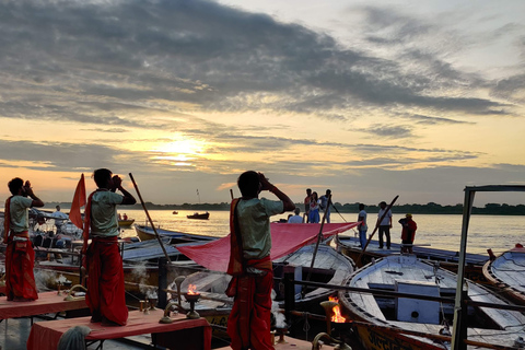 Varanasi: 2-Day Private Guided Tour with Boat Ride