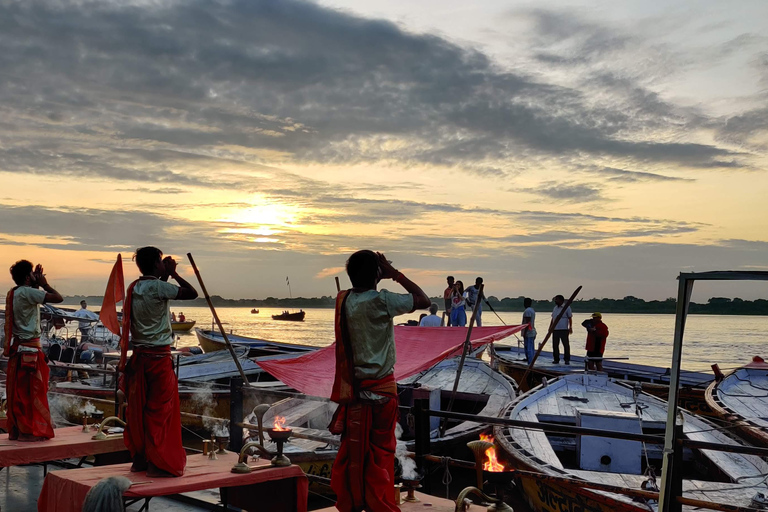 Varanasi: 2-Day Private Guided Tour with Boat Ride