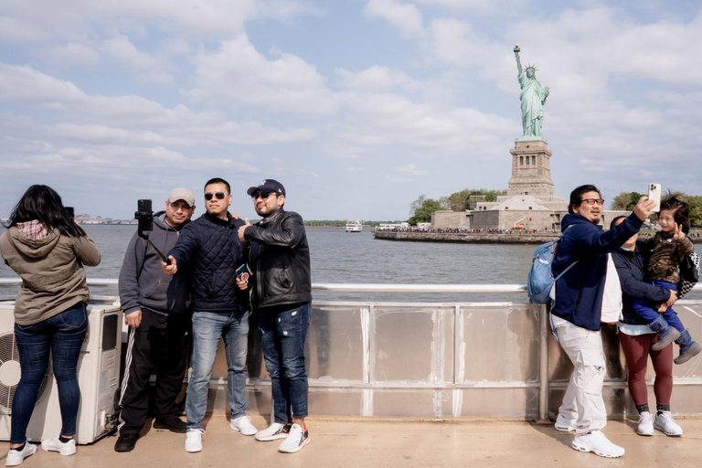 NYC: Liberty Cruise on New York Harbor with Live Guide Premium Admission