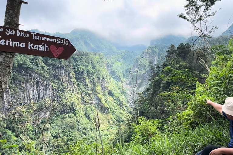 Yogyakarta: Kalitalang-Merapi Hike & Prambanan Tour