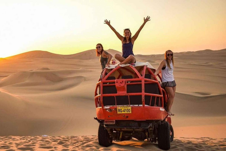 Uit Ica: Sandboarden in de Ica woestijn bij zonsondergang