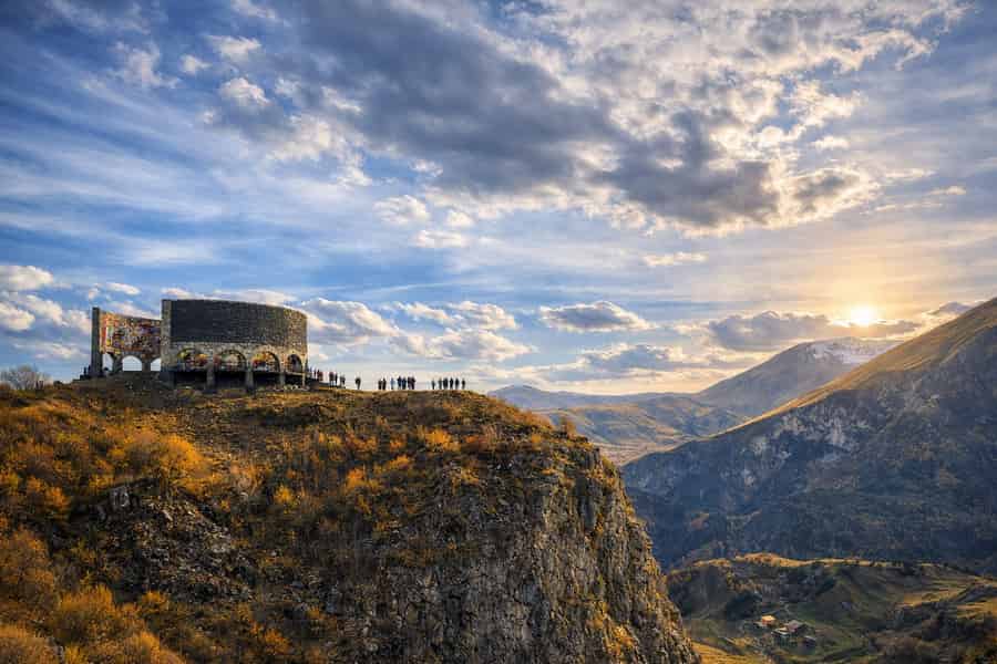 Von Tiflis: Ananuri, Gudauri und Kazbegi Tour mit Guide. Foto: GetYourGuide
