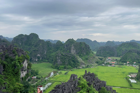 Ninh Bình: Bai Dinh, Trang An en Mua Cave dag privétourNinh Bình: Bai Dinh, Trang An en Mua Cave op de motor