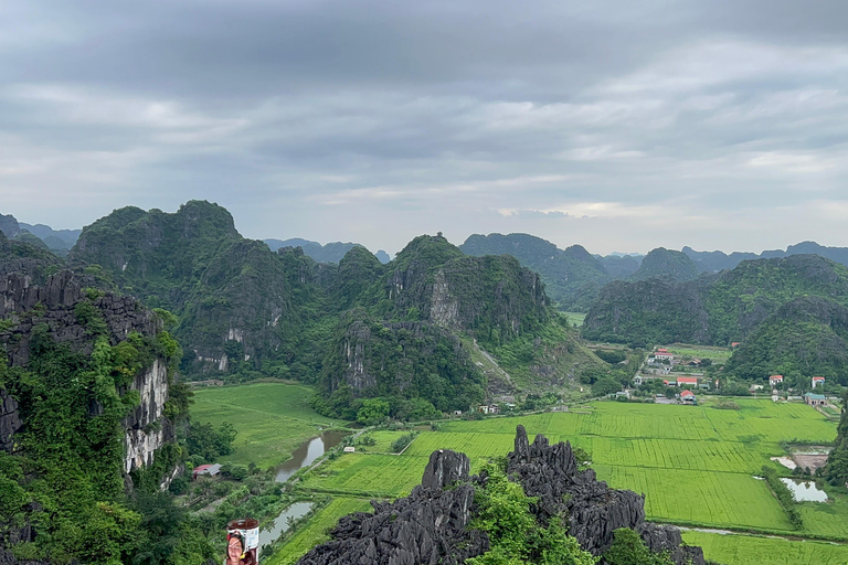 Ninh Bình: Bai Dinh, Trang An en Mua Cave dag privétourNinh Bình: Bai Dinh, Trang An en Mua Cave op de motor