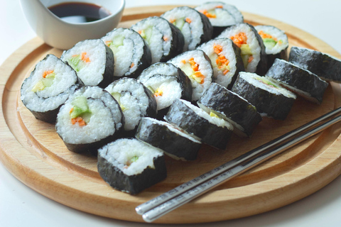 Boston: Clase de elaboración de sushi con un chef localBoston: Clase de preparación de sushi en una cervecería local