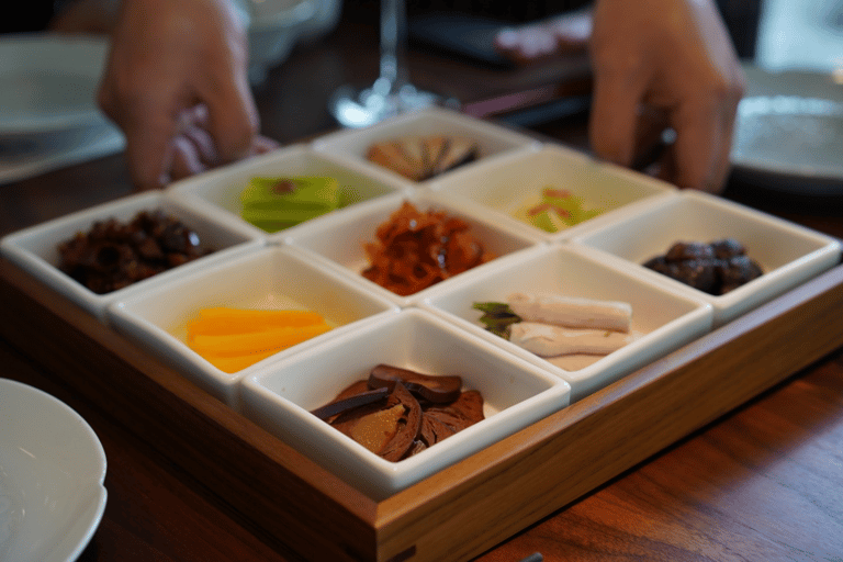 Chengdu: Sichuan Cooking Class with Market Tour