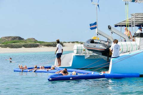 Boa Vista Catamaran Tour: All Inclusive Bay CruiseAdults Only - Boa Vista Catamaran Tour: All Inclusive