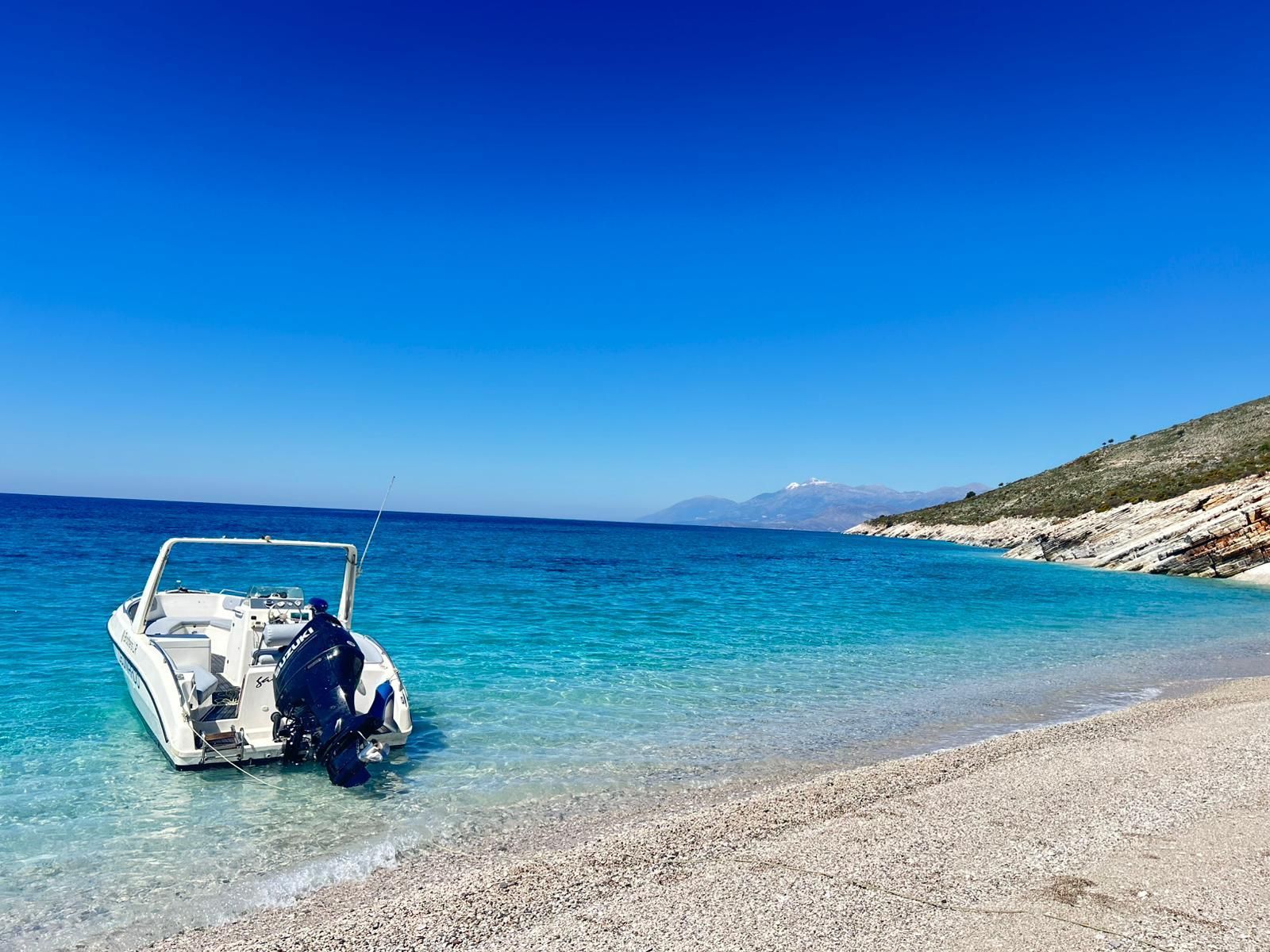 Sarandë: Tour zum Strand von Krorez und zu geheimen Höhlen mit Schnorcheln