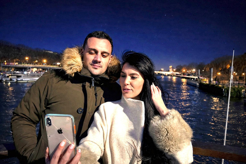 Paris: Day or Evening River Cruise with Musical Ambiance Paris: Evening River Cruise with Musical Ambiance & Postcard