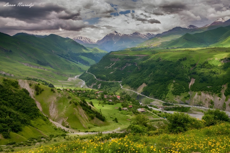 Von Tiflis nach Kazbegi, Gudauri WinteraktivitätVon Tiflis nach Kazbegi, Gudauri: Private Tour mit Guide