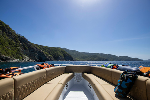 Santa Marta: Private Boat Tour to Bahía Concha & Taganga