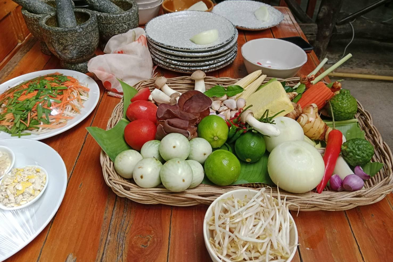 Krabi : Authentic Thai Cooking Class with Market Tour