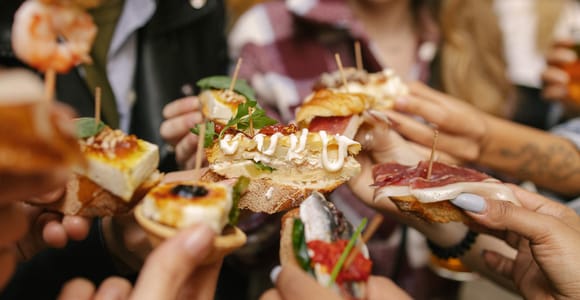 Barcelona: El Born Food Walking Tour with Tapas and Drinks