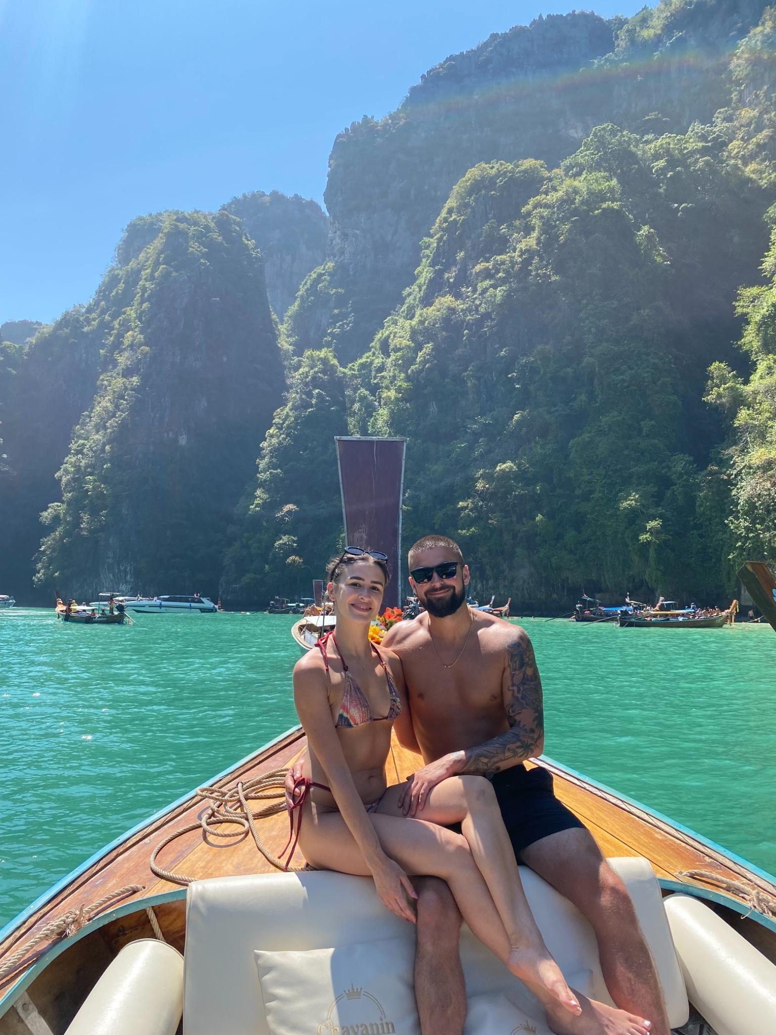 Phuket: Private Tour nach Ko Phi Phi mit Langheckboot und Hoteltransfer