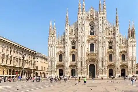 Êxtase elevado: Descobre o Duomo e as maravilhas do telhado!