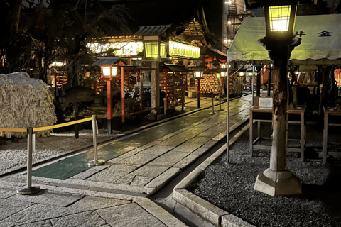 Kioto: Tour nocturno a pie y gastronómico de Gion