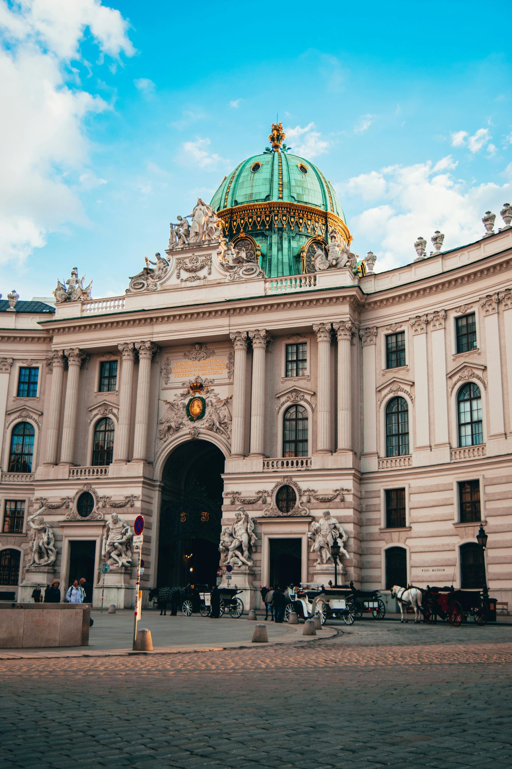 Ab Budapest: Bratislava & Wien – Ganztägige Führung