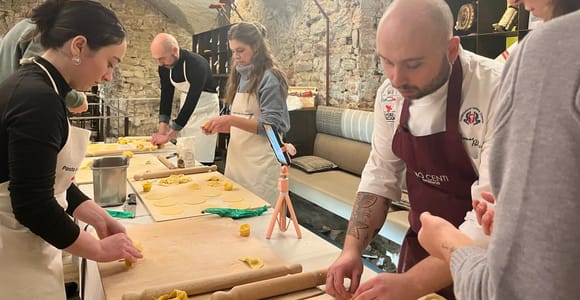 Florence: Pasta Cooking Class in a Historic Palace with Wine
