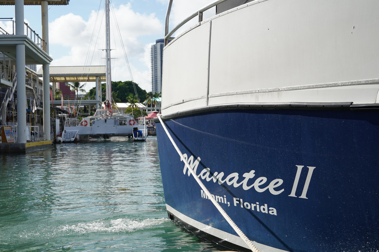 Miami: Private Boat Cruise Rental with Captain and Ice