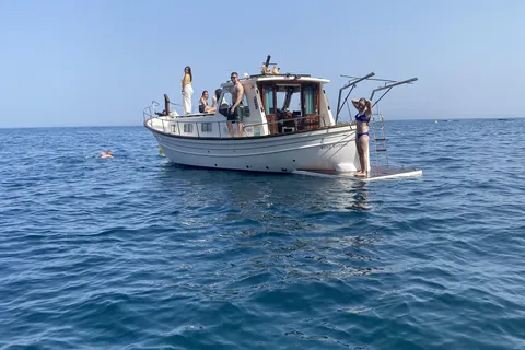 Roses: Rent the boat and live an unforgettable experience