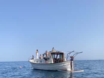 Roses: Rent the boat and live an unforgettable experience