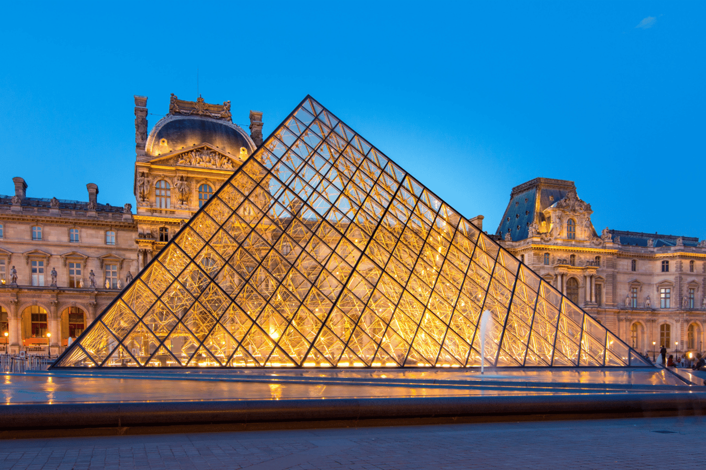 Paris: Guided Louvre Tour with Skip-the-Line Museum Entry