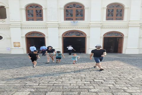 Kochi: Tuk-Tuk-Ausflug mit versteckten SchätzenKochi: Ausflug mit dem Tuk-Tuk zu versteckten Schätzen