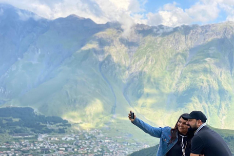 Tbilisi: Private Kazbegi Tour - Mineral Water & Travertines