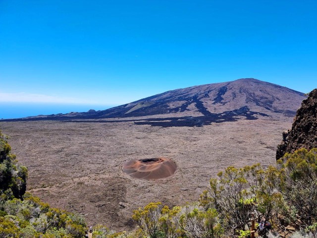Visit Reunion Island  Guided tour to the Volcano with lunch in Saint-Pierre, Réunion